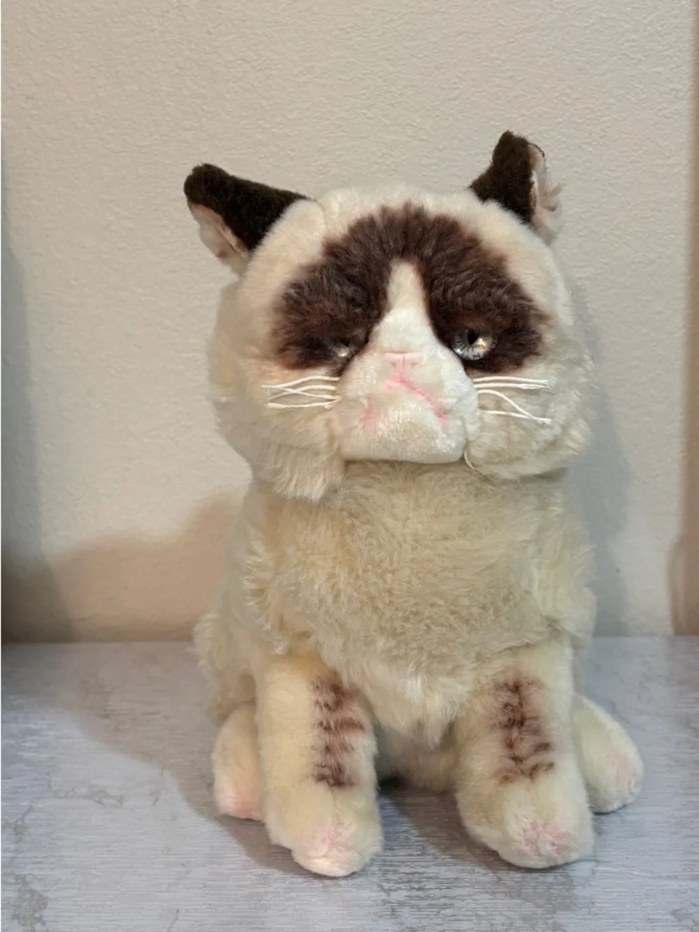 Gund Plush Grumpy Cat - Cream and Brown *EUC 10” sitting kitty Grey Eyes